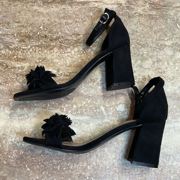 Unisa women’s black chunk heel micro suede square toe heel. Size 7. - Picture 5 of 8